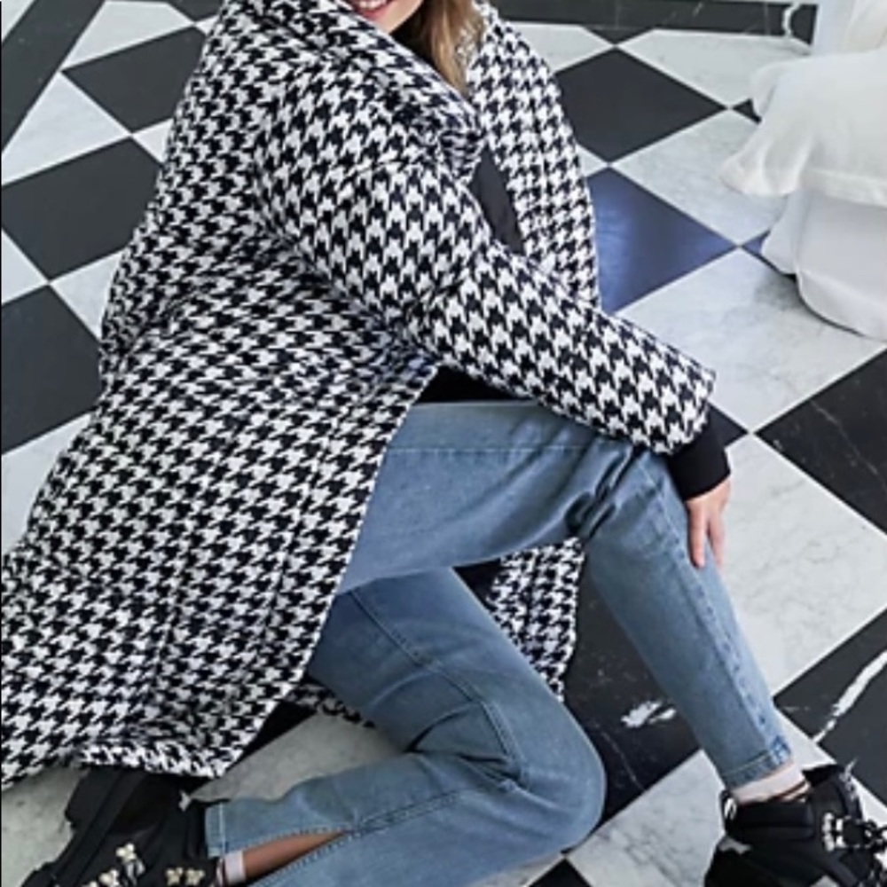 **SOLD**RARE! Houndstooth Puffer Coat. Oversized. Fits sizes X-Small thru Large. - Picture 4 of 9
